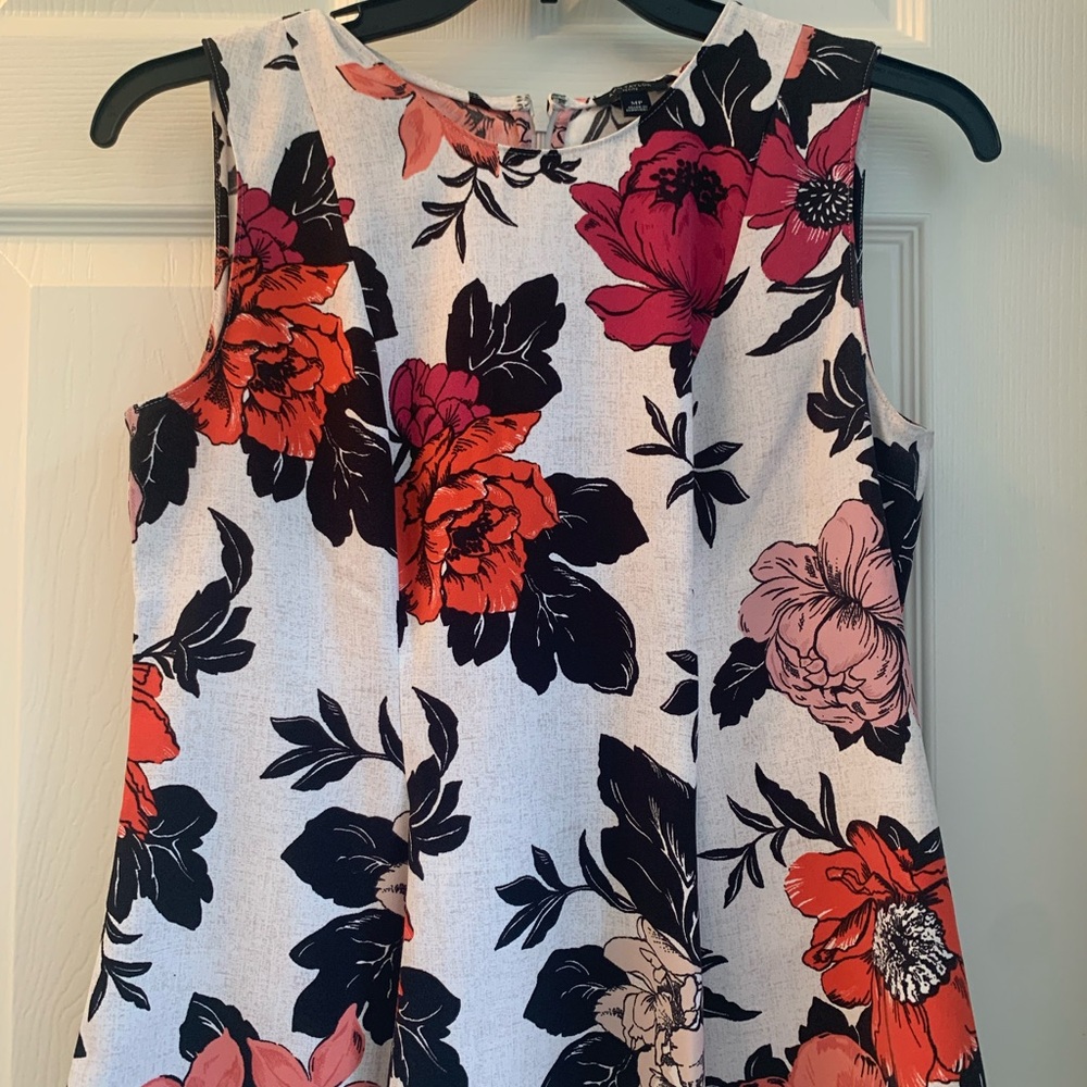 Ann Taylor floral flair hem top size MP